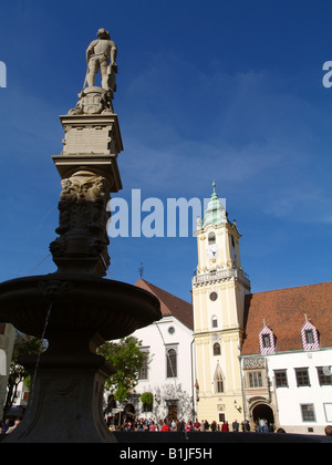 Place principale, Maximilian's fountain et l'ancien hôtel de ville de Bratislava, Slovaquie Banque D'Images