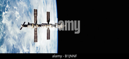 Station spatiale internationale en orbite autour de la Terre Banque D'Images