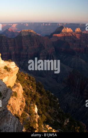 Coucher de soleil sur le Parc National du Grand Canyon en Arizona, USA. Banque D'Images