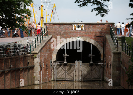 Vanne à Greetsiel, Frise Orientale, Allemagne Banque D'Images