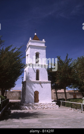 Clocher de l'église à main square à Toconao, près de San Pedro de Atacama, Chili Banque D'Images