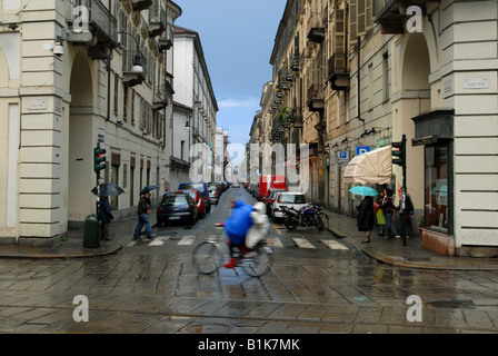 Début d'après-midi, le long de la Via Po, en face de la Via San Francesco da Paola, à Turin, Piémont, Italie. Banque D'Images