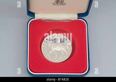 Still Life Close up Studio une couronne d'argent frappées à l'occasion du jubilé de la reine Elizabeth II en 1977 Banque D'Images