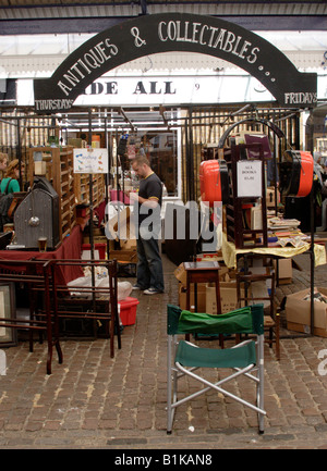 Antiquités stall Greenwich Market Londres Juin 2008 Banque D'Images