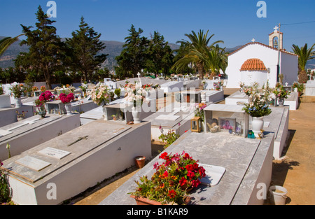 Cimetière traditionnel au Malia sur l'île grecque de Crète Méditerranée Banque D'Images