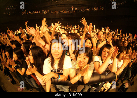 Fans présents au concert Kaiser Chiefs à Shibuya Ax Tokyo Japon Banque D'Images