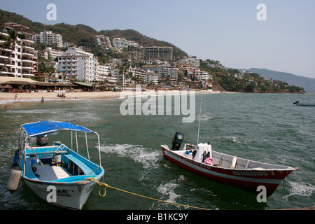 Vue sur Puerto Vallarta et Playa de los Muertos depuis l'Francisca Rodriguez pier Banque D'Images