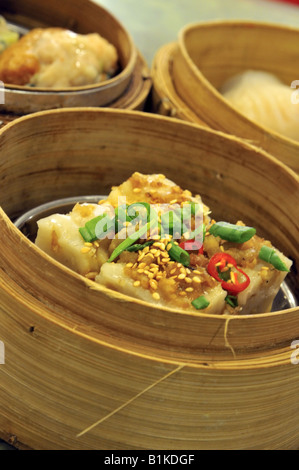 Style Singapour dim sum servie dans une marguerite Banque D'Images