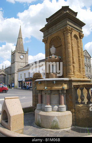War Memorial et de l'église St.Andrews, Market Place, Chippenham, Wiltshire, Angleterre, Royaume-Uni Banque D'Images