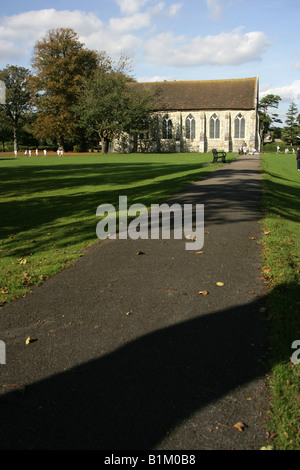 Ville de Chichester, Angleterre. Prieuré Parc avec l'ancienne maison de musée dans l'arrière-plan. Banque D'Images