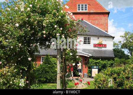 L'hôtel Elstead Mill Pub dans Surrey UK Banque D'Images