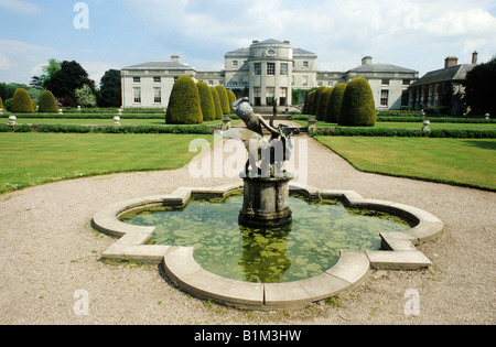 Shugborough maison jardin à Staffordshire et comte de Lichfield sately Accueil Angleterre Royaume-uni étang fontaine Banque D'Images