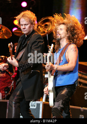 Groupe rock américain STYX en 2004 avec James Young à gauche et Tommy Shaw Banque D'Images