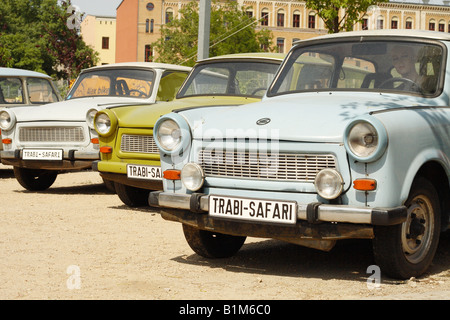 Voiture Trabant symbole de l'Allemagne de l'est à Berlin Allemagne L'exploitation d'excursions touristiques comme Safari Trabi Banque D'Images