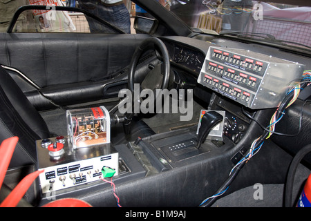 Utilisé en mouvement Photo Delorean Retour vers le futur 3 affichage sur Leicester Square Londres Banque D'Images