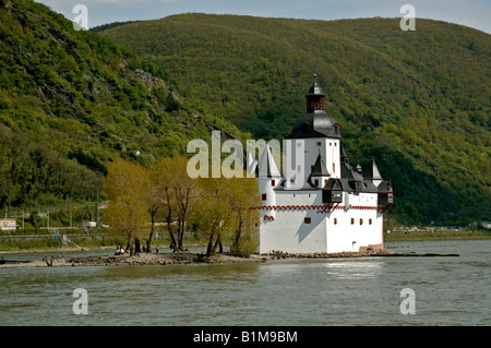 Château de Pfalz, ou Burg Pfalzgrafenstein, situé sur un rocher au milieu du Rhin, Kaub, Allemagne. Banque D'Images