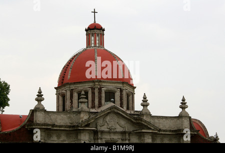L'ancienne basilique de la Vierge de Guadalupe, à Mexico. Église de pèlerinage de la Basilique de Nuestra Señora de Guadalupe Banque D'Images
