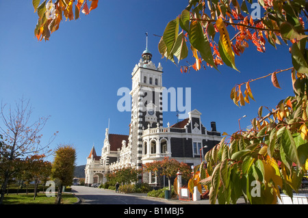 La couleur en automne et gare ferroviaire historique Dunedin Otago ile sud Nouvelle Zelande Banque D'Images