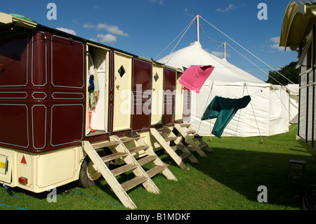 Un chapiteau de cirque et de chariots à Giffords Circus Banque D'Images