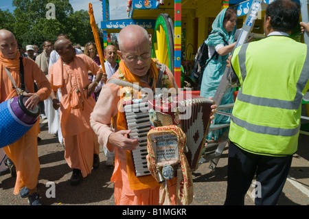 Des musiciens de l'Hare Krishna Char Rathayatra 40e Festival à Londres. Banque D'Images