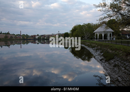 Squamscott River dans le centre-ville d'Exeter, New Hampshire, USA Banque D'Images
