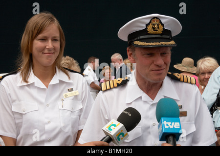 Le Capitaine Ian Mcnaught, capitaine de la la ligne Cunard Queen Elizabeth 2 navire de croisière. Banque D'Images
