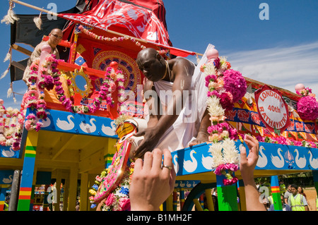 Onoe de chars au 40e de Hare Krishna Rathayatra Char Festival à Londres Banque D'Images