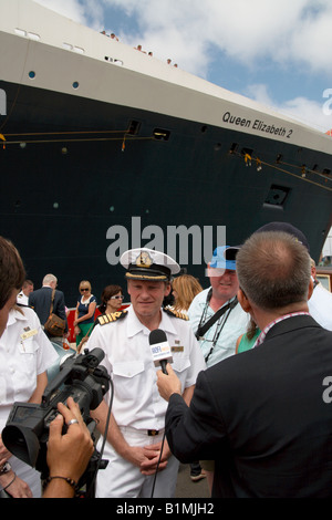 Le Capitaine Ian Mcnaught, capitaine de la la ligne Cunard Queen Elizabeth 2 navire de croisière. Banque D'Images