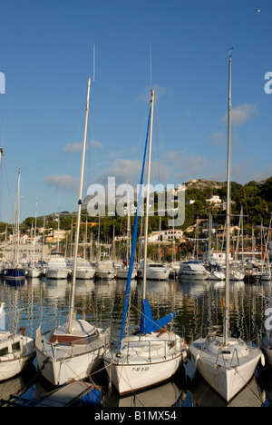 Yachts dans la marina, Javea / Xabia, Province d'Alicante, Communauté Valencienne, Espagne Banque D'Images