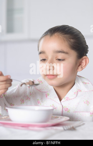 Close-up of a Girl eating food Banque D'Images