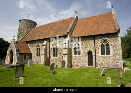 St Marys église avec tour en pierre ronde Burnham Deepdale Norfolk UK Banque D'Images