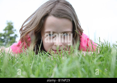 Le portrait d'une jeune fille de 13 ans dans les régions rurales de l'Angleterre. Banque D'Images