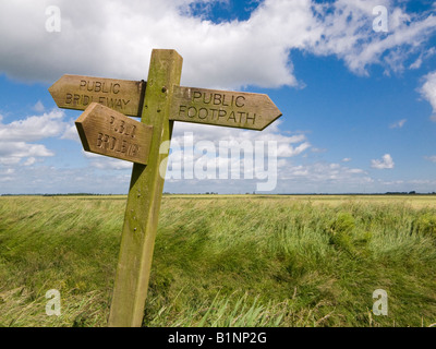 Sentier panneau panneau indiquant les sentiers et pistes cavalières, Yorkshire, UK Banque D'Images