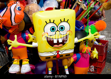 SpongeBob SquarePants balloon stand de rue. Grand Old jour Foire de Rue St Paul Minnesota USA Banque D'Images