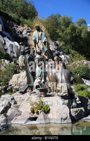 Le jardin et la colline Tepeyac où la Vierge Marie est dit avoir comparu. Basilique Notre Dame de Guadalupe à Mexico Banque D'Images