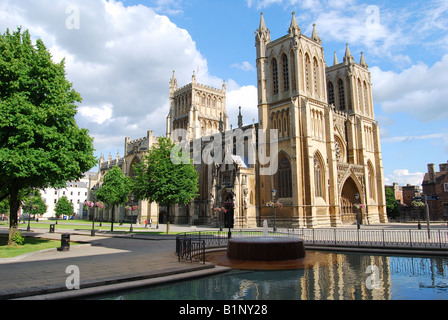 Avant de l'ouest, la cathédrale de Bristol, College Green, Bristol, Angleterre, Royaume-Uni Banque D'Images