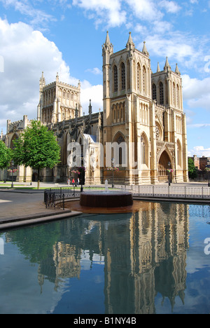 Avant de l'ouest, la cathédrale de Bristol, Bristol, Angleterre, Royaume-Uni Banque D'Images