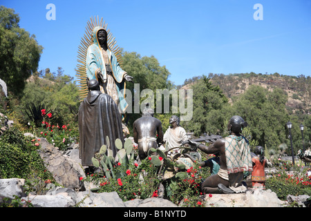 Le jardin et la colline Tepeyac où la Vierge Marie est dit avoir comparu. Basilique Notre Dame de Guadalupe à Mexico Banque D'Images