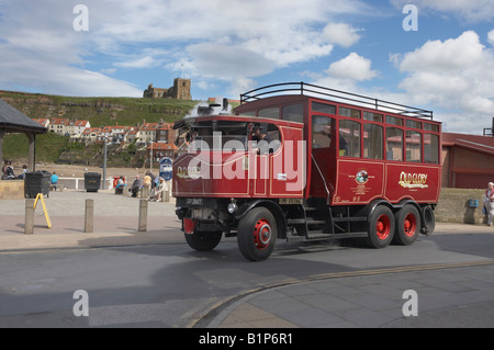 WHITBY BUS À VAPEUR D'ÉPOQUE ÉTÉ YORKSHIRE Banque D'Images