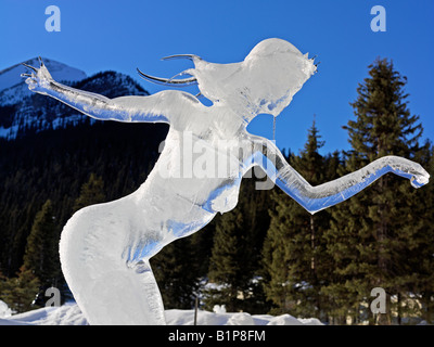 Canada Alberta Banff National Park Lake Louise femme de sculpture de glace Banque D'Images