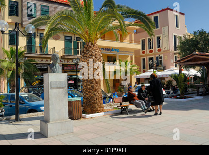 Une belle vue de la place de la Cathédrale, Platea Patriarhou Athinagora, dans la vieille ville de La Canée, Crète, Grèce, Europe. Banque D'Images