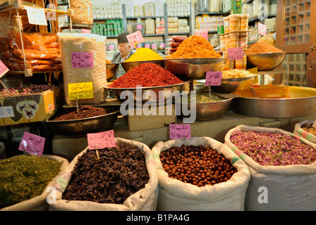 Iran : Ispahan, marchands dans le Bazar e Bozorg, Grand Bazar. Banque D'Images