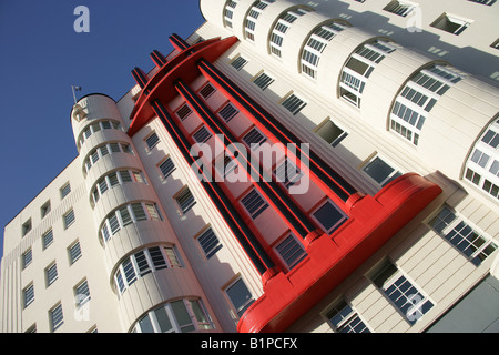 Ville de Glasgow, en Écosse. La façade art déco de Beresford Towers a été converti à partir d'un cinéma d'appartements dans la rue Sauchiehall. Banque D'Images