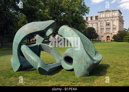 Henry Moore s Hill 1973 Arches au Moore en Amérique exposition au Jardin Botanique de New York en juin 2008 Banque D'Images