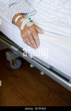 Les malades peu avant son opération dans le lit d'hôpital pour les patients privés d'assurance de la catégorie 1ère classe Banque D'Images