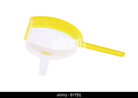 Entonnoir en plastique jaune isolé sur fond blanc Banque D'Images