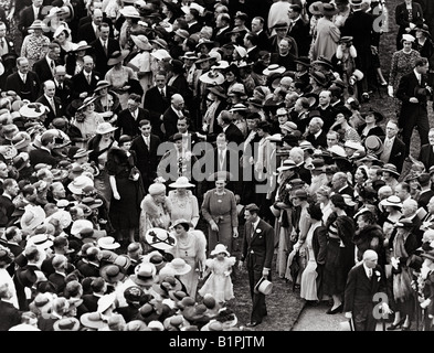 Famille royale britannique garden party en raison de Buckingham Palace en 1937 - voir description ci-dessous pour plus de détails Banque D'Images