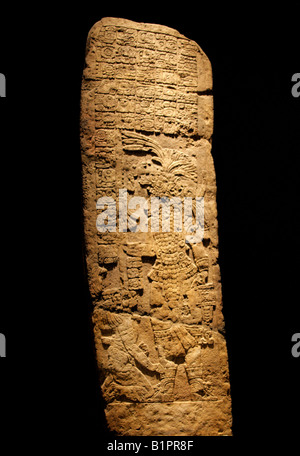 Stela 18 de Yaxchilan, Chiapas, Musée National d'Anthropologie, Mexico. Le roi Itzamnaaj B'alam II et Aj Popol Chay Banque D'Images