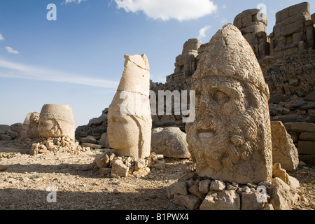 Les têtes colossales au sommet du Mont Nemrut (Nemrut Nemrut Dag) National Park est de l'Anatolie Turquie Banque D'Images