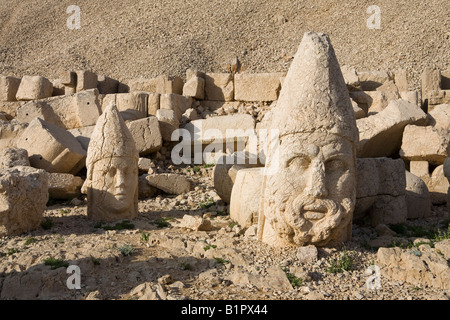 Les têtes colossales au sommet du Mont Nemrut (Nemrut Nemrut Dag) National Park est de l'Anatolie Turquie Banque D'Images